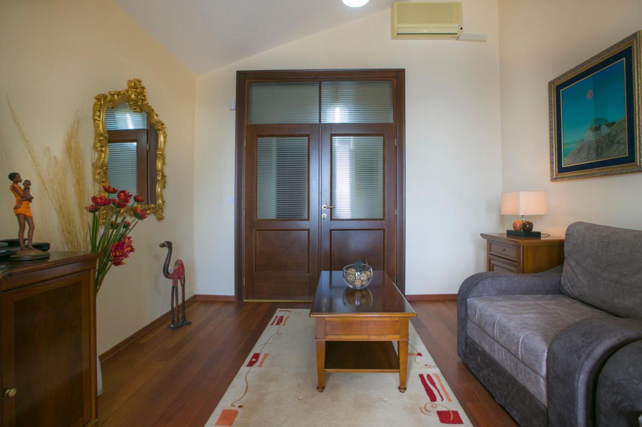 Royal Holiday Apartments Sveti Stefan Buitenkant foto