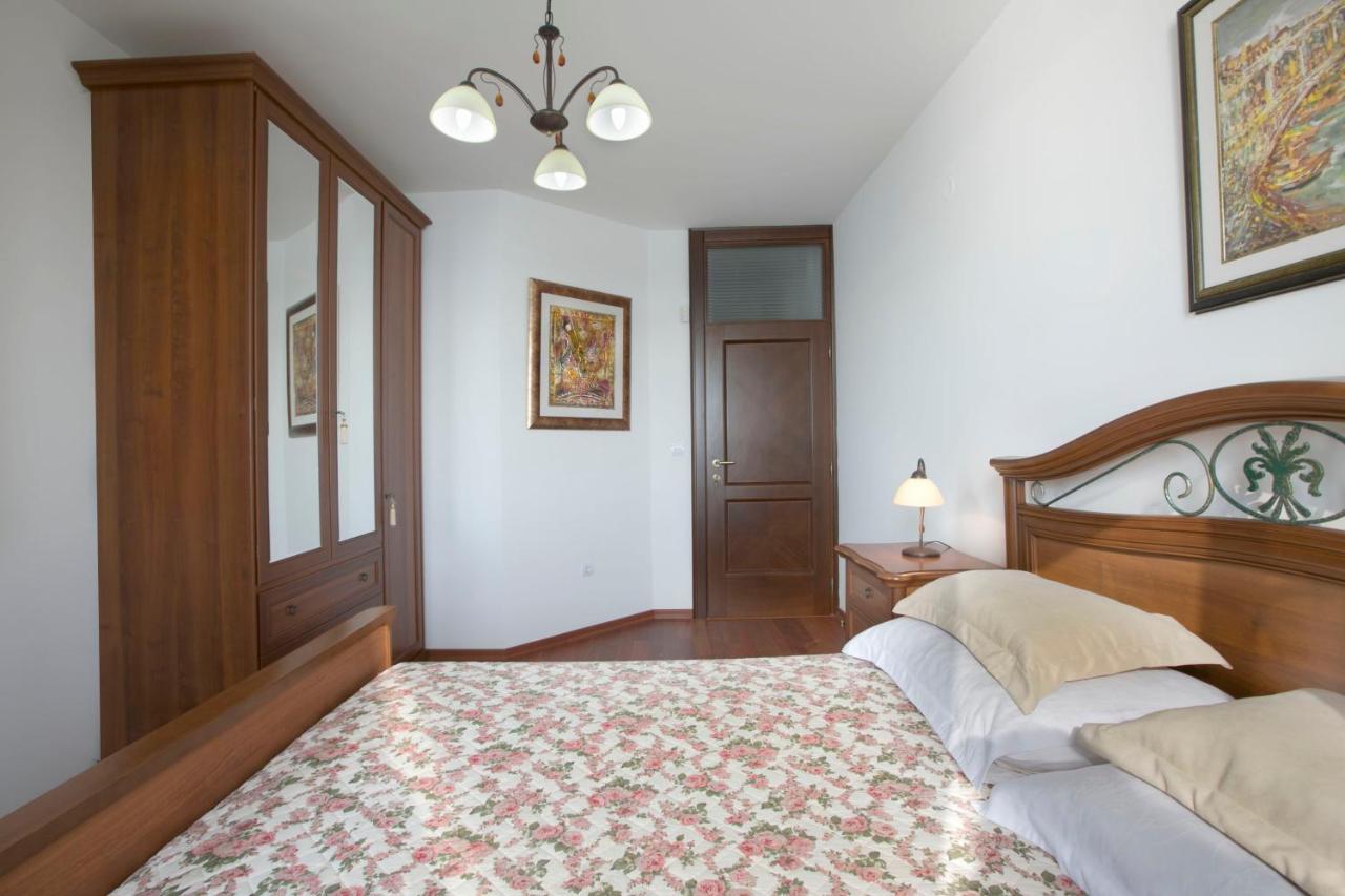 Royal Holiday Apartments Sveti Stefan Buitenkant foto