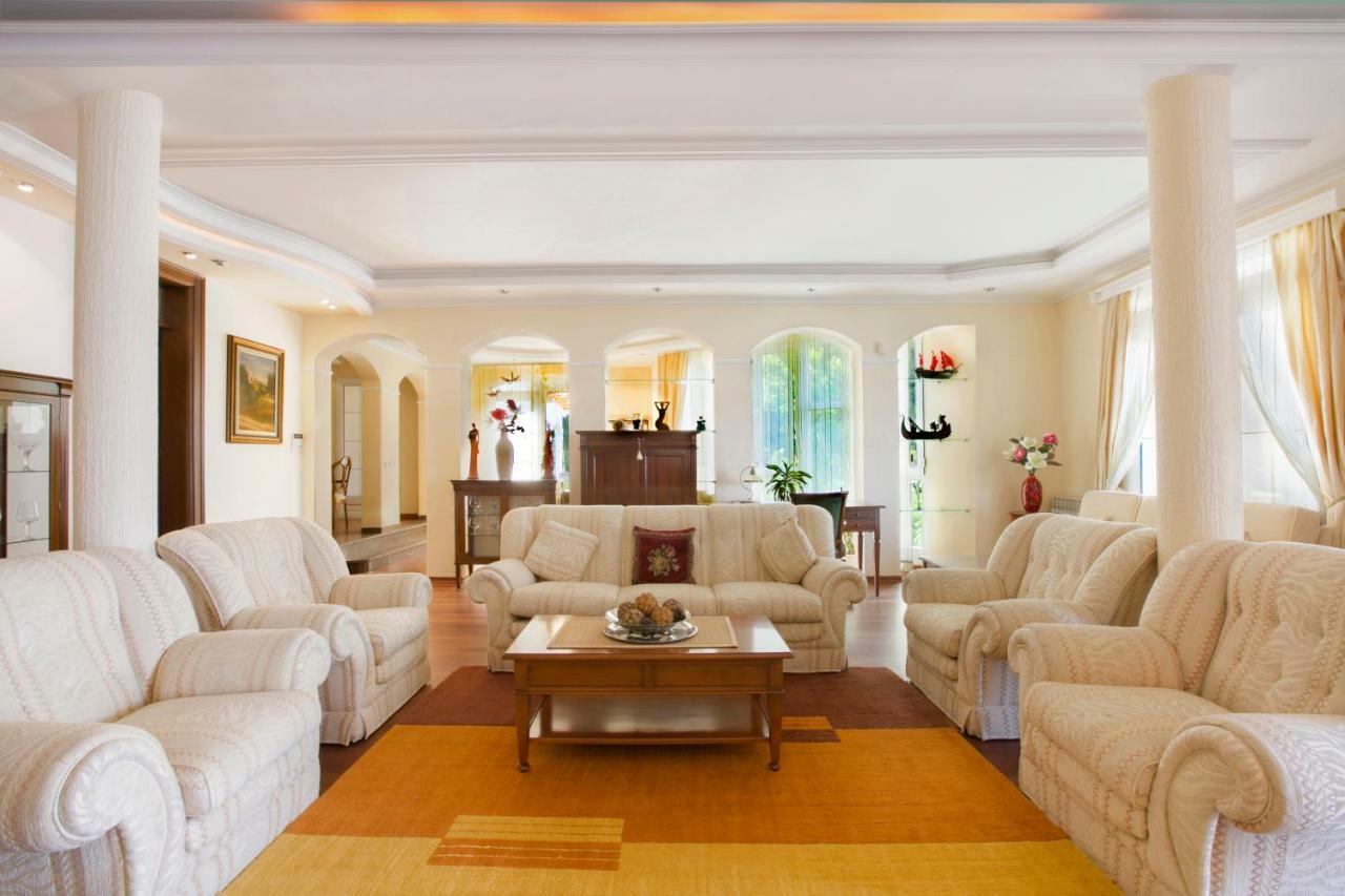 Royal Holiday Apartments Sveti Stefan Buitenkant foto