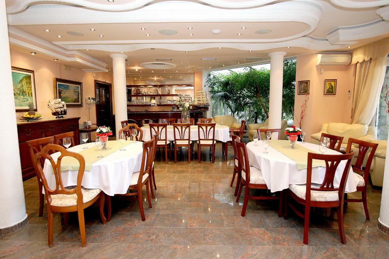 Royal Holiday Apartments Sveti Stefan Buitenkant foto